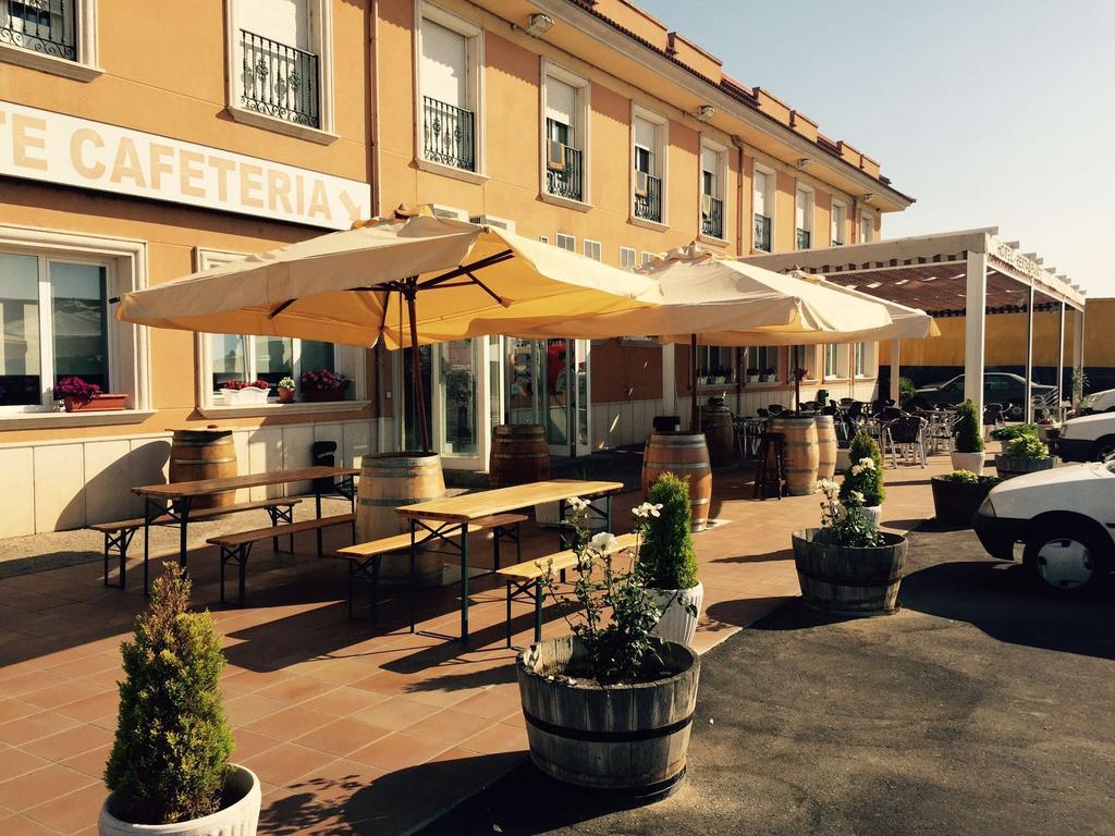 Hotel Los Toreros Del Trabancos Siete Iglesias de Trabancos ภายนอก รูปภาพ